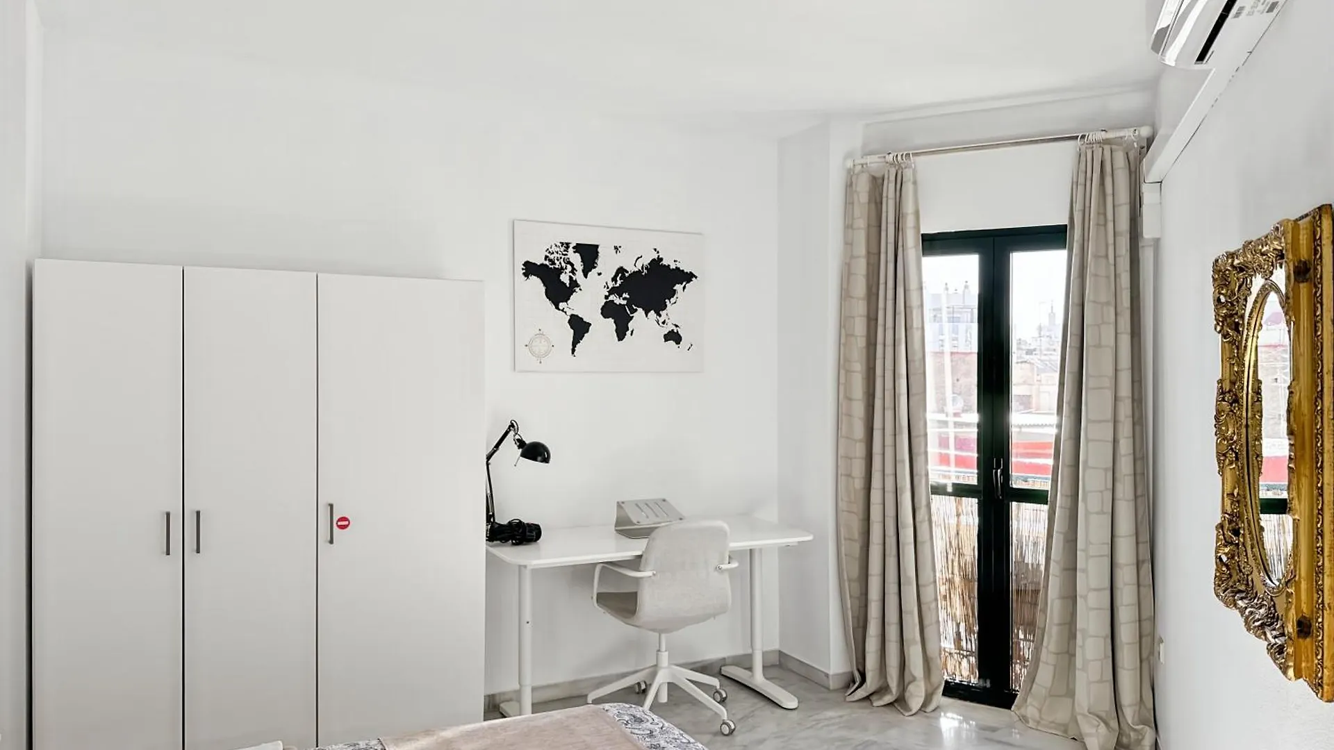 Exclusive Malaga Apartments With Cathedral Views And Auto Check-In Spanien