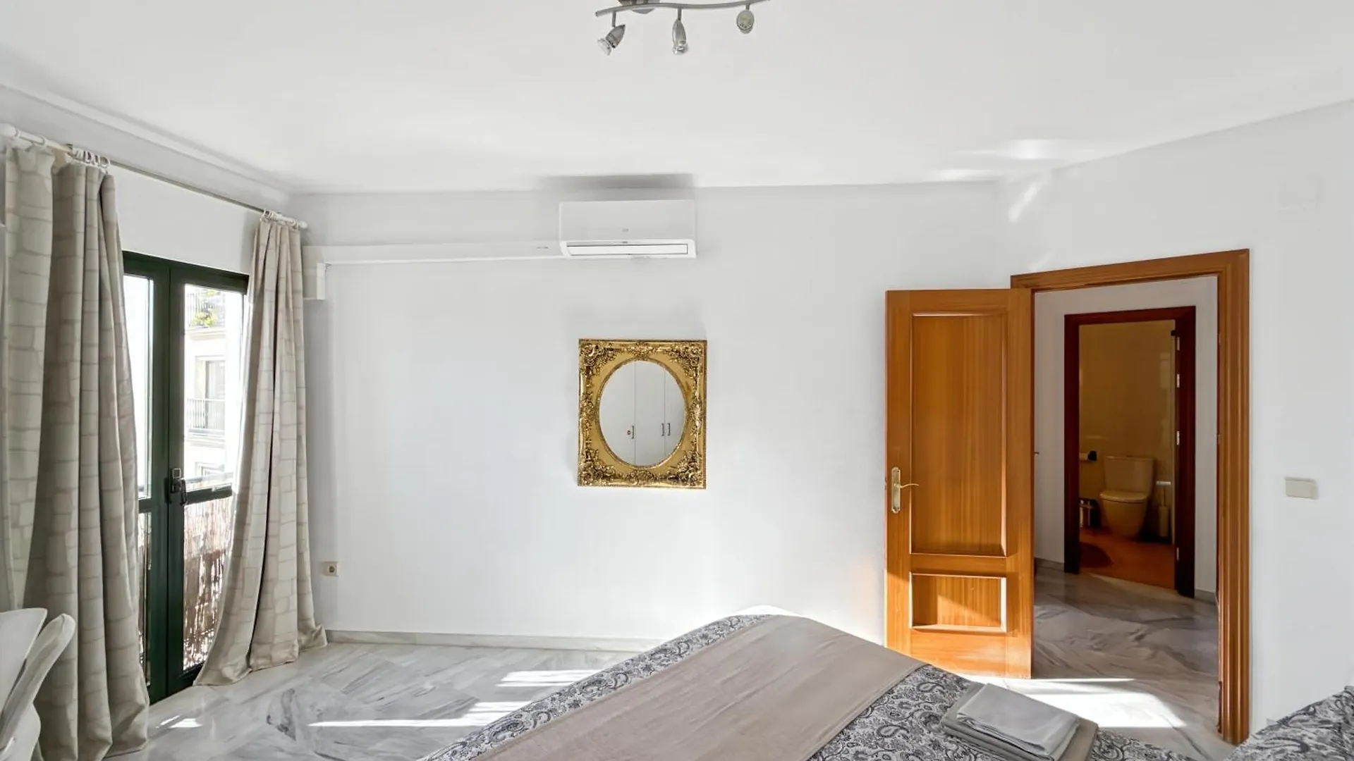 Exclusive Malaga Apartments With Cathedral Views And Auto Check-In España